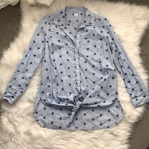Gap maternity button down shirt